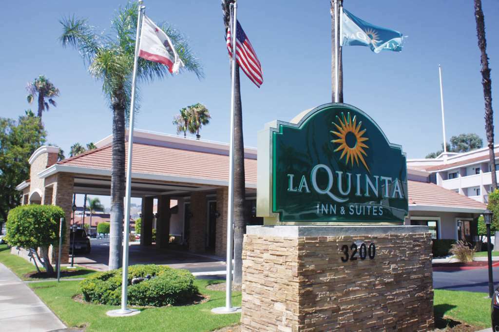 La Quinta By Wyndham Pomona Hotel Екстериор снимка