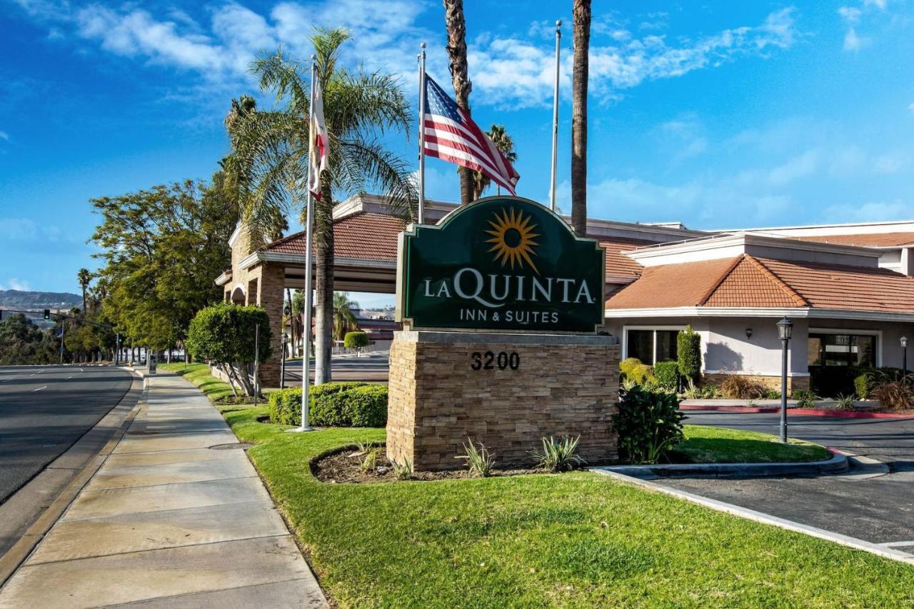 La Quinta By Wyndham Pomona Hotel Екстериор снимка